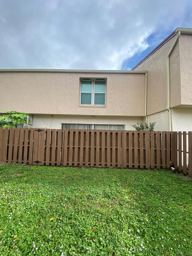 8239 NW 8th Ct in Plantation, FL - Building Photo - Building Photo