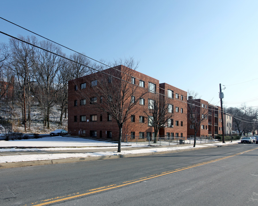 4000 Livingston Rd SE in Washington, DC - Building Photo