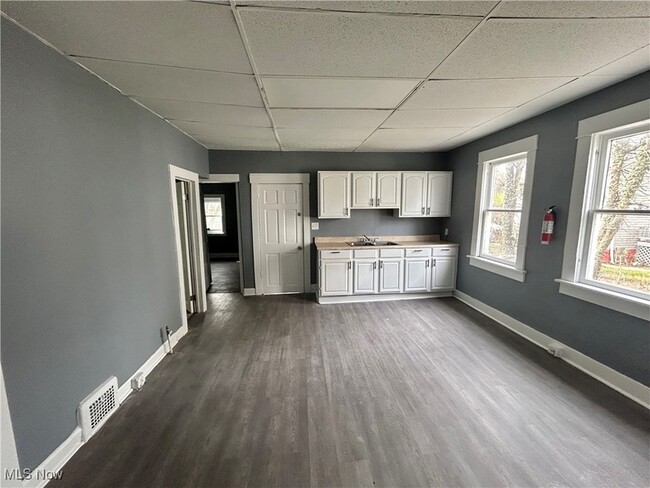 10304 Shale Ave, Unit Dwn in Cleveland, OH - Building Photo - Building Photo