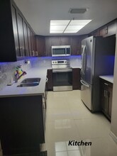 1400 Crestwood Ct S in Royal Palm Beach, FL - Foto de edificio - Building Photo