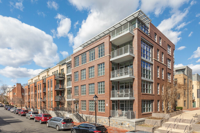 Robinson Landing in Alexandria, VA - Foto de edificio - Building Photo