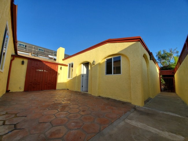 2937 Virginia Ave, Unit House, Unit House