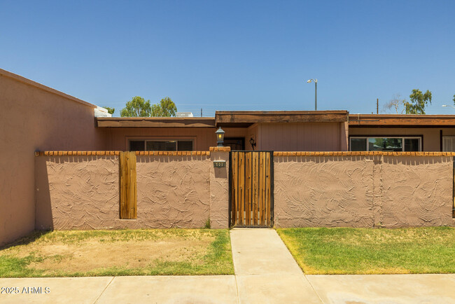 property at 6008 W Augusta Ave