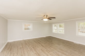 448 Pitney Rd in Columbia, SC - Foto de edificio - Building Photo