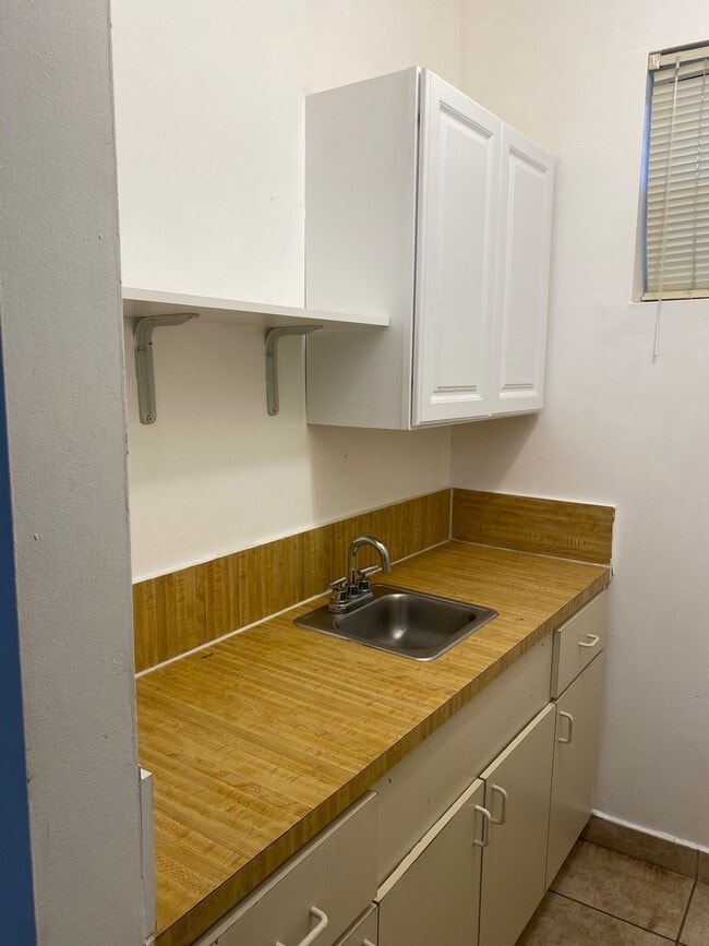 7131 SW 13th Ter, Unit House Studio