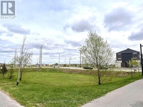 1055 Speedvale Ct in Ottawa, ON - Building Photo - Building Photo