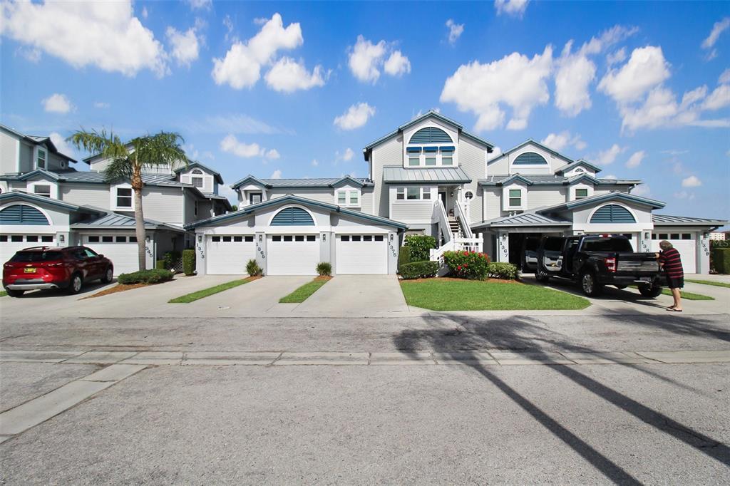 1389 Siesta Bayside Dr in Siesta Key, FL - Foto de edificio