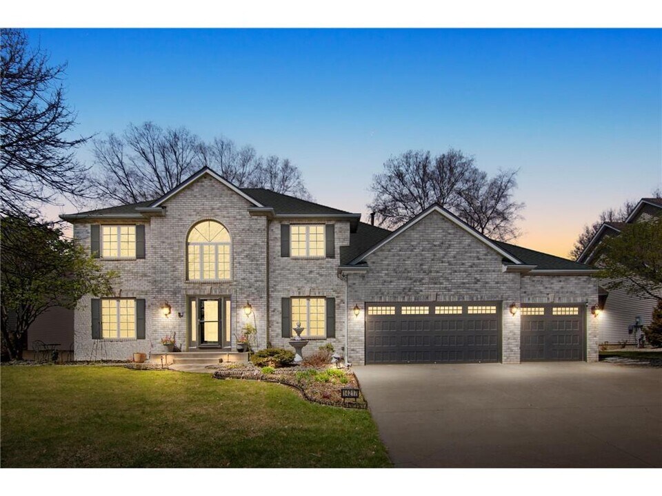 14217 Footbridge Way in Apple Valley, MN - Building Photo