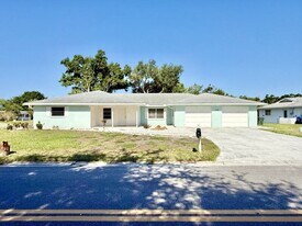 4440 Maceachen Blvd in Sarasota, FL - Building Photo