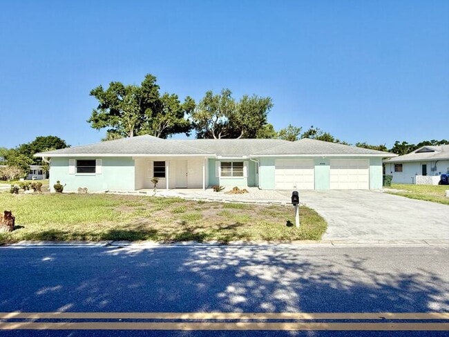 4440 Maceachen Blvd in Sarasota, FL - Building Photo - Building Photo