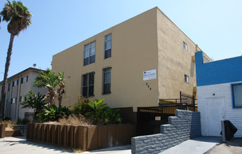 984 S Westmoreland Ave in Los Angeles, CA - Building Photo - Building Photo