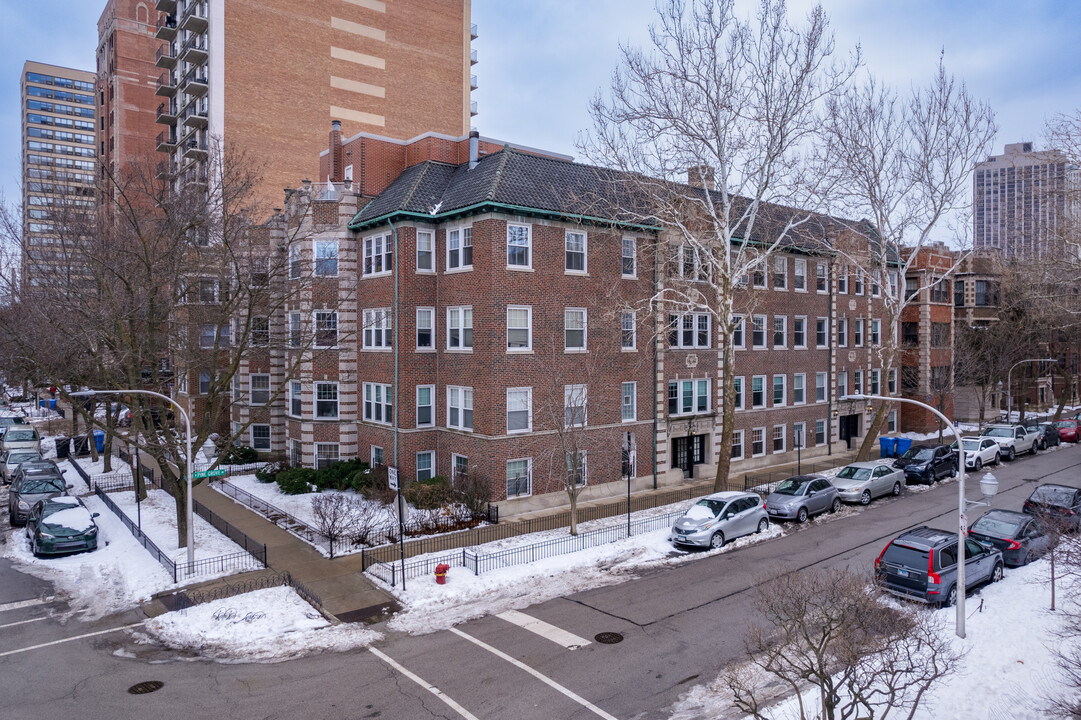 451-457 W Oakdale Ave in Chicago, IL - Building Photo