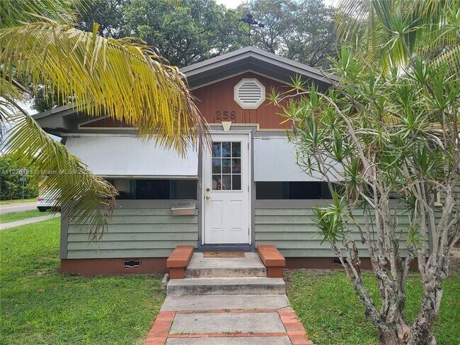 258 SW 1st Ct, Unit 258 in Dania Beach, FL - Foto de edificio - Building Photo