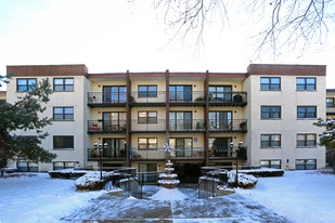 1627-1635 W Sherwin Ave Apartments