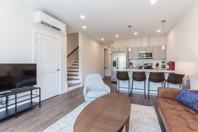 139 Marcella St, Unit 2 in Boston, MA - Foto de edificio - Building Photo