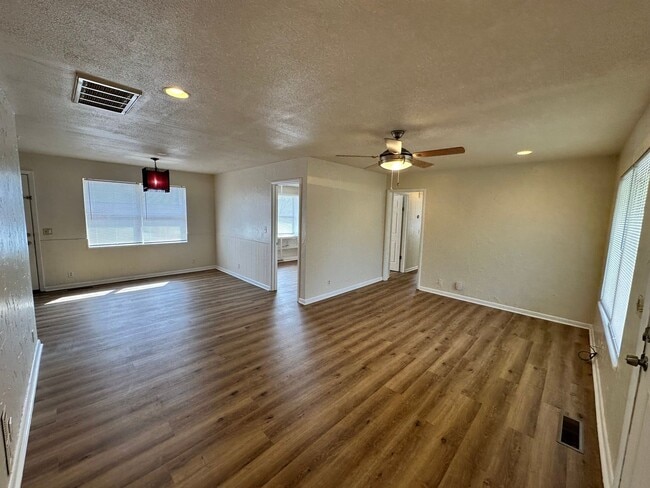 property at 5028 N Linn Ave