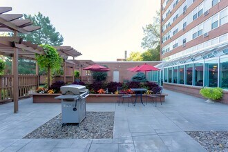 1600 East in Rochester, NY - Foto de edificio - Building Photo