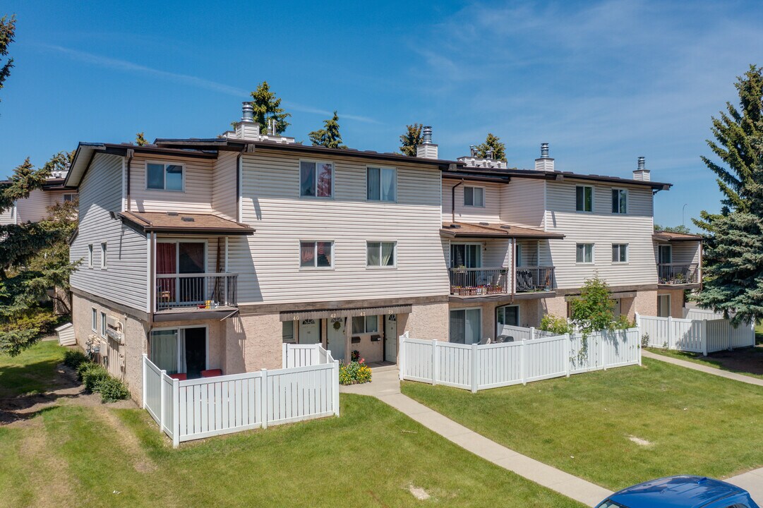 Greenmeadow Condominiums in Calgary, AB - Building Photo