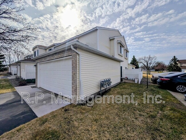 15758 Flackwood Ave in Apple Valley, MN - Building Photo - Building Photo