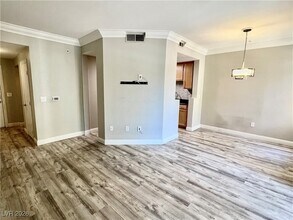 260 E Flamingo Rd, Unit 202 in Las Vegas, NV - Foto de edificio - Building Photo
