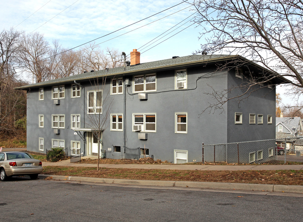 Riviera Apartments in St. Paul, MN - Building Photo