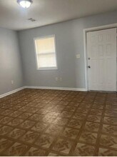 305 W Oak St in Lawrenceville, GA - Foto de edificio - Building Photo