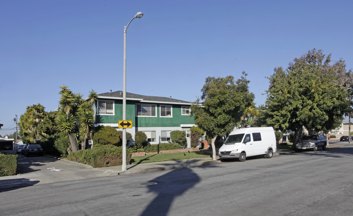 8 Trees Apartments in Sunnyvale, CA - Building Photo