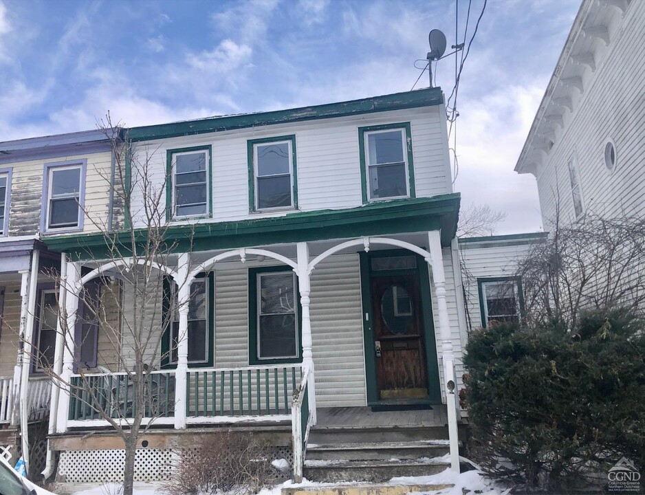 30 N 5th St in Hudson, NY - Building Photo