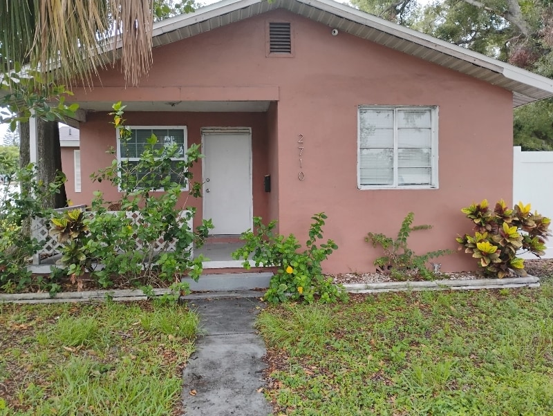 2710 38th Ave N in St. Petersburg, FL - Building Photo