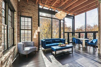 107 W Main St in St. Charles, IL - Building Photo - Building Photo