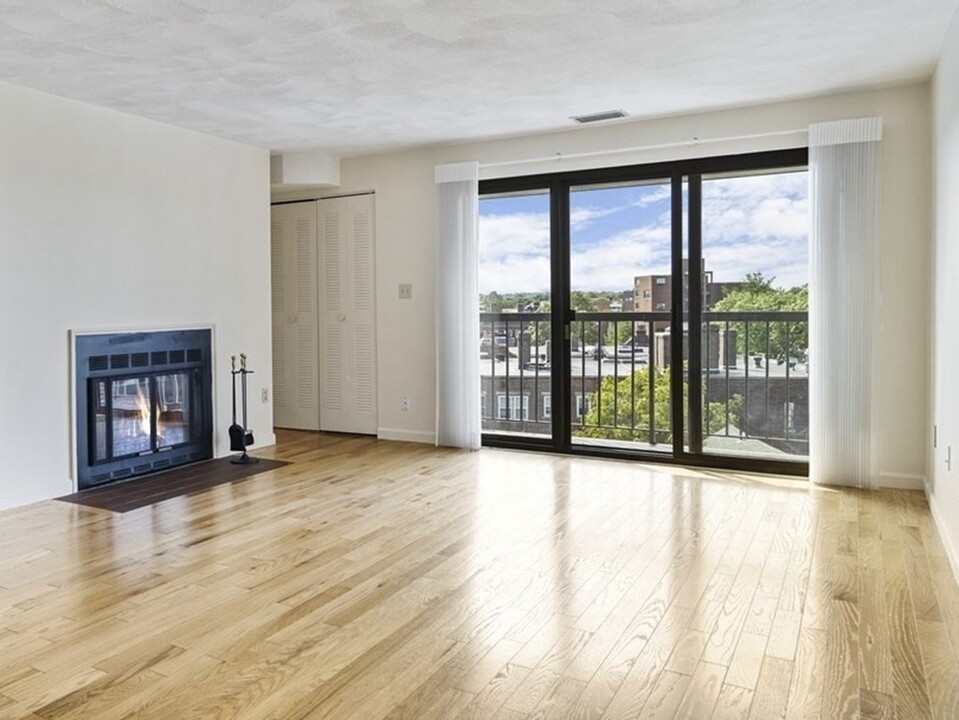 1570 Massachusetts Ave, Unit 806 in Cambridge, MA - Building Photo