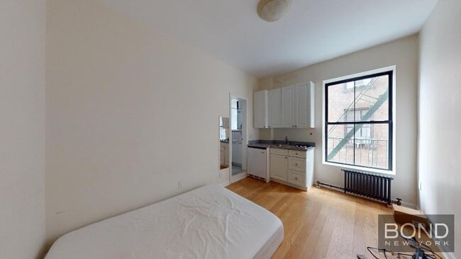 property at 53 W 72nd St