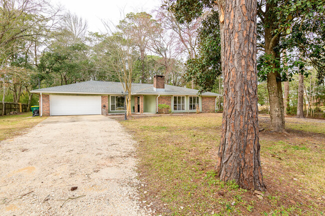 1688 Vine Ave in Niceville, FL - Foto de edificio - Building Photo