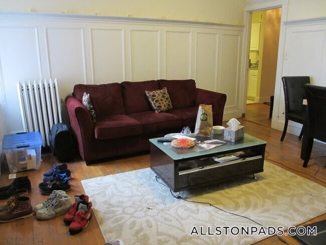 1130 Commonwealth Ave in Boston, MA - Foto de edificio - Building Photo