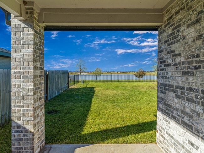 28939 Yachting Pt Ct in Fulshear, TX - Building Photo - Building Photo