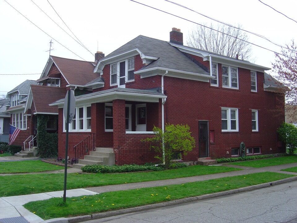 3202 French St, Unit 2 in Erie, PA - Foto de edificio