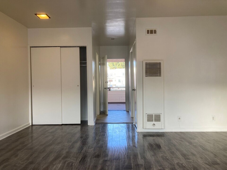 4228 Degnan Blvd in Los Angeles, CA - Building Photo