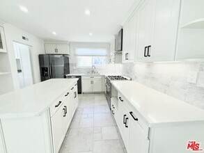 23744 Hartland St in Los Angeles, CA - Building Photo - Building Photo
