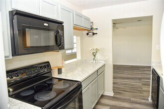 700 Navarro Dr in College Station, TX - Foto de edificio - Building Photo