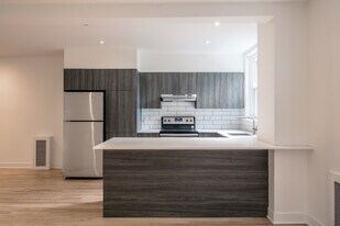 2105 Rue Chomedey