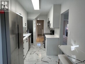 207 Old Orchard Grove in Toronto, ON - Building Photo - Building Photo