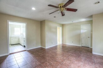9421 Sierra Dr in Houston, TX - Building Photo - Building Photo