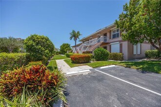 1015 Mainsail Dr in Naples, FL - Building Photo - Building Photo