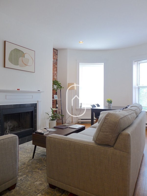 1692 Washington St, Unit 2