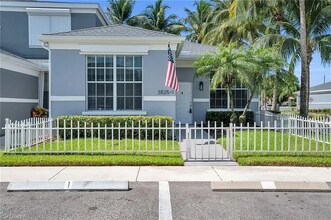 3825 Schoolhouse Rd E, Unit 3825-1 in Ft. Myers, FL - Foto de edificio - Building Photo