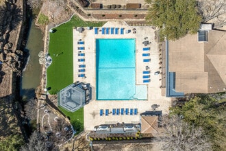 Las Colinas Heights in Irving, TX - Building Photo - Building Photo