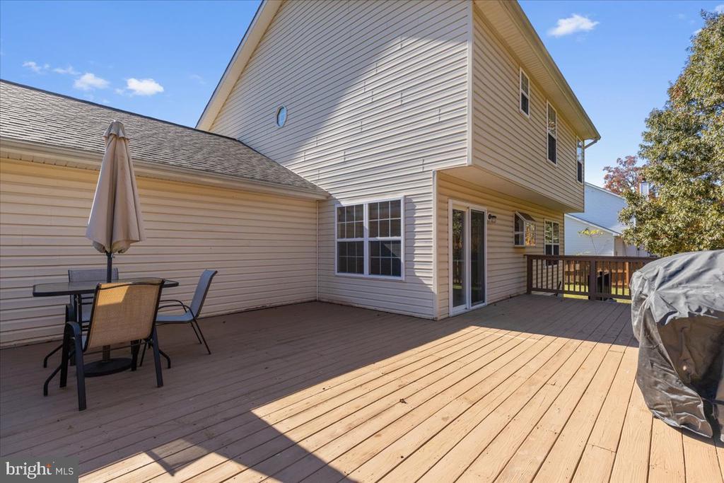 710 Miriam Ln in Lusby, MD - Building Photo