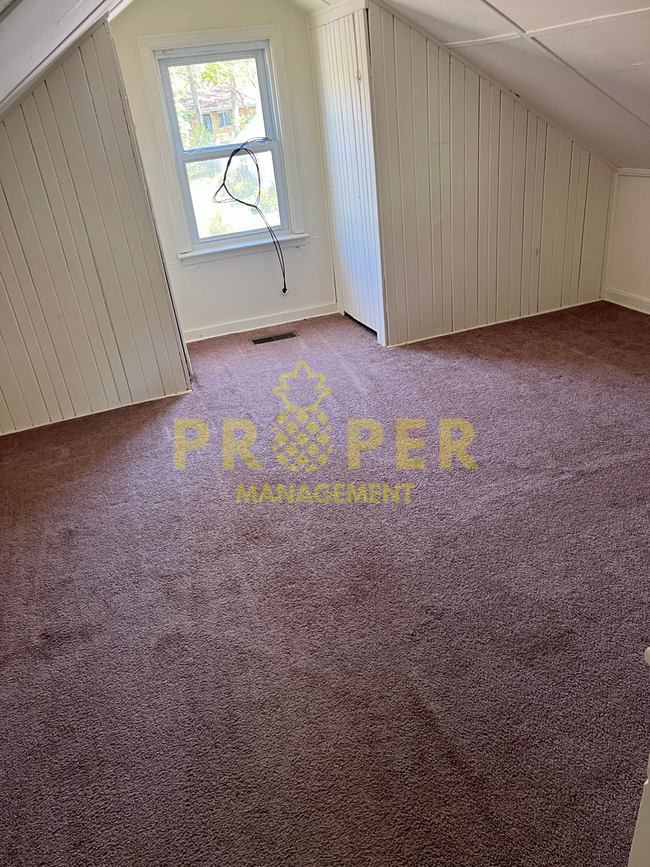 property at 1962 Kensington Dr