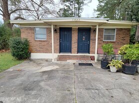 1443 Winnebago Ave in Jacksonville, FL - Building Photo