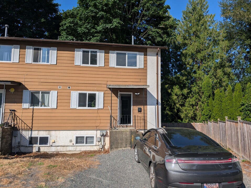 32312 Brant Ave in Mission, BC - Building Photo